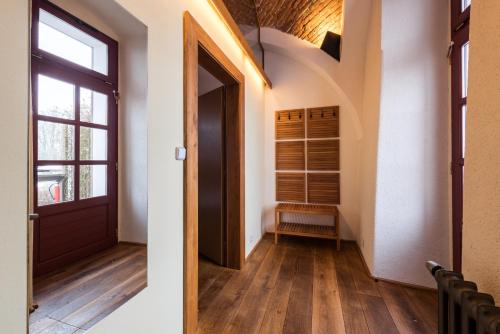 a hallway with a door and a window at HolidayPark Mlázovy in Kolinec
