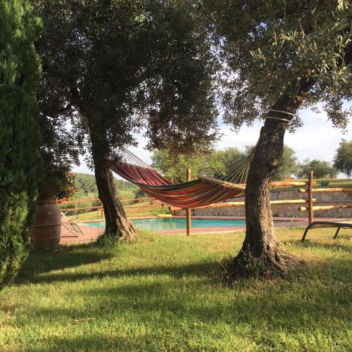 Piscina en o cerca de Podere Schioppello Casale con appartamenti privati