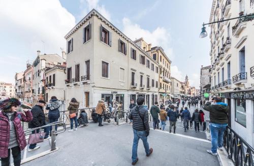 a group of people walking down a city street at Ca' d'Oro suite in Venice