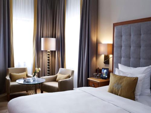 سرير أو أسرّة في غرفة في فندق بلاتزل - سوبيريور