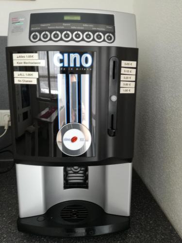 a black and white coffee machine sitting on a counter at Pension am Kirchberg in Wehringen