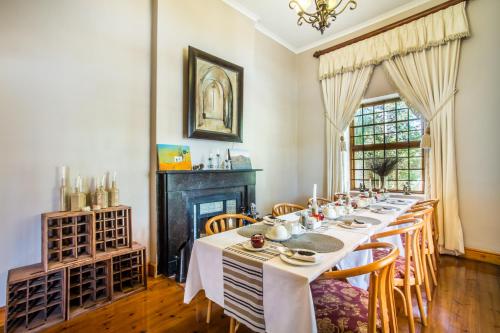 Imagen de la galería de 88 Baron van Reede Guesthouse, en Oudtshoorn