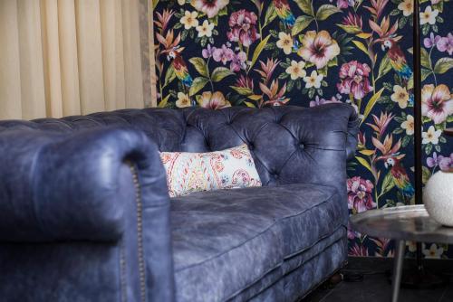 a black leather couch with a pillow in a living room at Akzent Hotel Höhenblick in Mühlhausen im Täle
