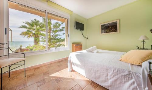 Postelja oz. postelje v sobi nastanitve Apartamento en la playa La Mora, TarracoHomes