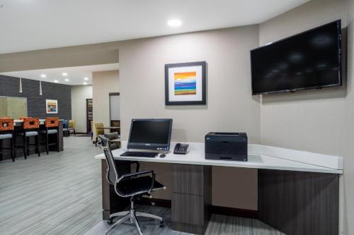 TV o dispositivi per l'intrattenimento presso Baymont by Wyndham Clarksville