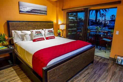 Postel nebo postele na pokoji v ubytování Nomads Hotel