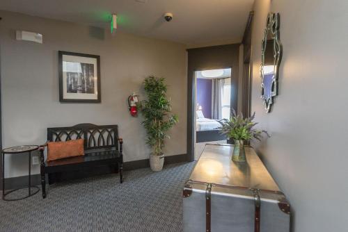 a room with a table and a room with a bed at Camas Boutique Hotel in Camas