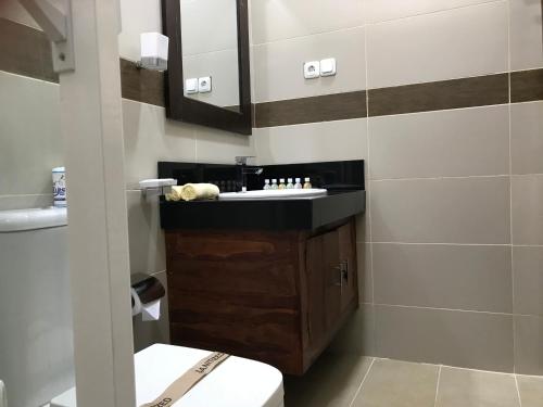 Ett badrum på Hotel 4 U Saliya Garden