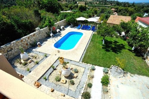 an aerial view of a backyard with a swimming pool at Pithari Villa in Agios Dimitrios