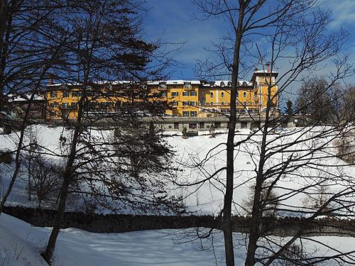 겨울의 Grand Hotel Astoria