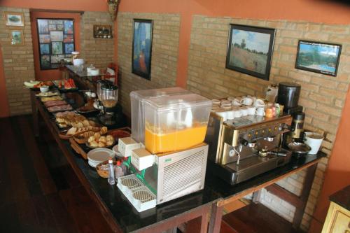 una cucina con bancone e aasteryasteryasteryasteryasteryasteryasteryasteryasteryasteryasteryasteryasteryasteryasteryasteryasteryasteryasteryasteryasteryasteryasteryasteryasteryasteryasteryasteryasteryasteryasteryasteryasteryasteryasteryasteryasteryasteryasteryasteryasteryasteryasteryasteryasteryasteryasteryasteryasteryasteryasteryasteryasteryasteryaster di Caminho do Marimbondo a Visconde De Maua