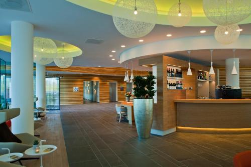 a lobby of a restaurant with a bar at Hotel Udens Duyn in Uden