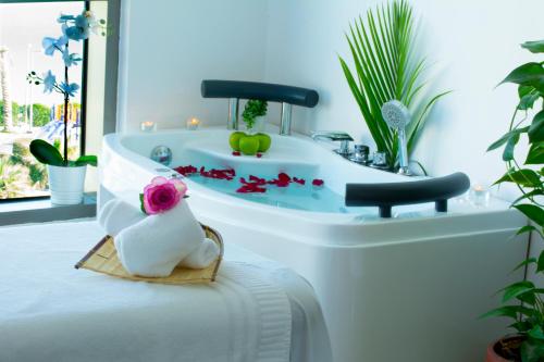 Gallery image of Kuwait Grand Hotel in Kuwait