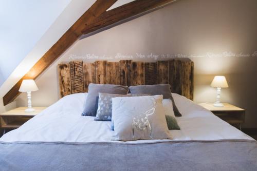 Llit o llits en una habitació de Hissla Riquewihr Apartments