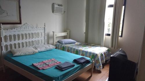 Ένα ή περισσότερα κρεβάτια σε δωμάτιο στο Hospedagem Sol e Mar