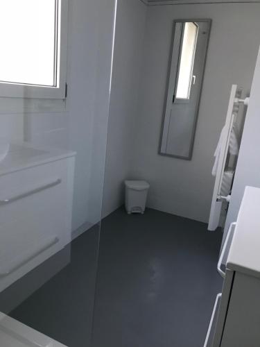 Ένα μπάνιο στο Hôtel Le Cerizay