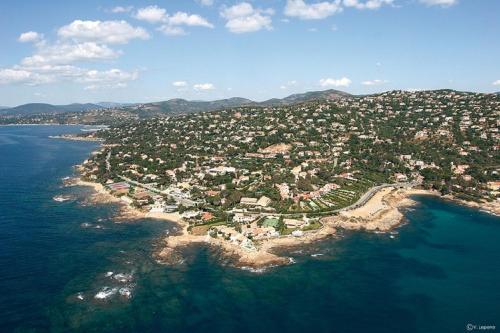 レ・ズィサンブルにあるAppartement avec splendide vue mer, à 200 m de la plage, Golfe de Saint-Tropezのギャラリーの写真