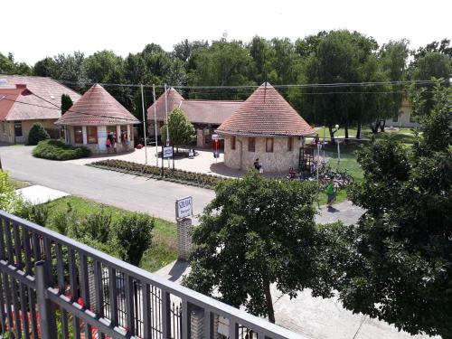a view of a group of houses in a park at Szilvia Panzió Gyomaendrőd in Gyomaendrőd