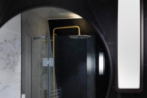 Ένα μπάνιο στο Hôtel Maxim Quartier Latin