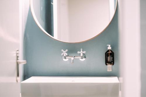 Koupelna v ubytování ADLER Boutique Hotel