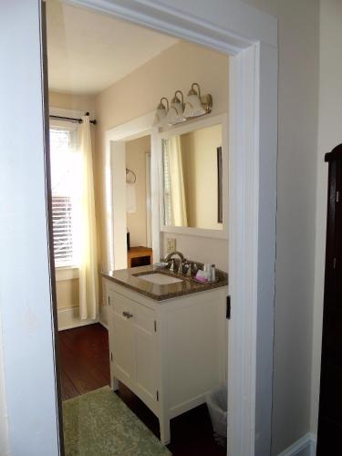 Gambar di galeri bagi The Charleston Inn Hendersonville NC di Hendersonville