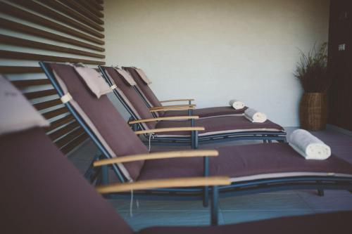 a row of chairs lined up in a room at Statek česká lípa Myslovice in Klatovy