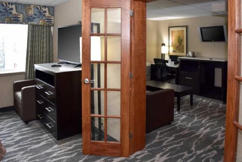 a hotel room with a door leading to a desk at Quality Inn East Stroudsburg - Poconos in East Stroudsburg