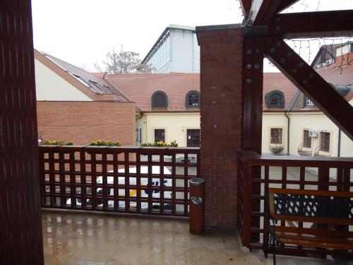an open gate with a fence in front of a building at Kálvin Vendégszobák in Debrecen