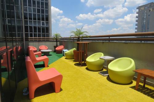 Ruang duduk di ibis Styles SP Faria Lima