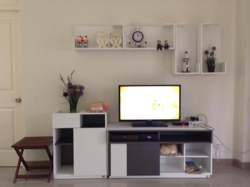 TV a/nebo společenská místnost v ubytování Casa Seaside Rayong by Chate