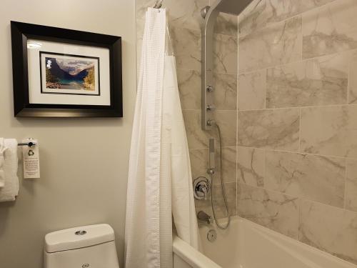 A bathroom at Paradise Resort Club and Spa