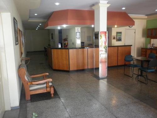 Lobi atau kawasan kaunter penerimaan di Hotel Gravataí Center