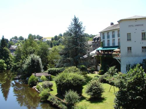 an aerial view of a garden and a building at Hôtel Ambroise in Uzerche