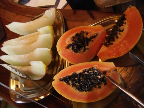 a plate with papaya and other fruits on a table at Pousada Bambu Brasil in Sao Jorge