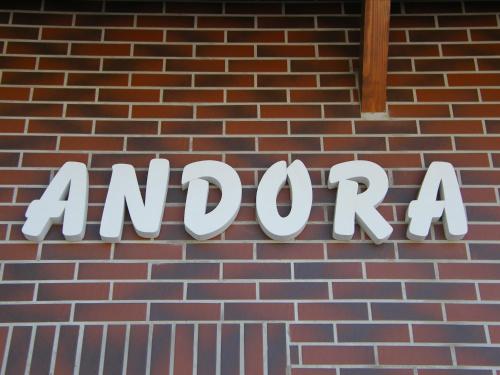 Sijil, anugerah, tanda atau dokumen lain yang dipamerkan di Andora Vendégház