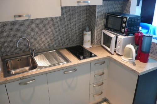 Dapur atau dapur kecil di Garda Apartments in Euroresidence