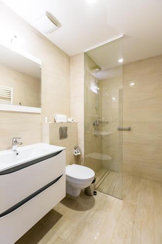 Ένα μπάνιο στο Meet Poznań Hotel
