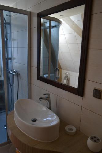 a bathroom with a sink and a mirror at Durda in Poronin