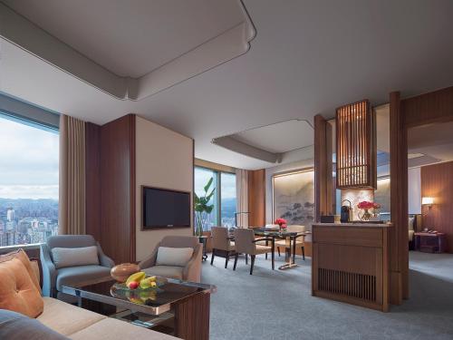 Телевизор и/или развлекательный центр в Shangri-La Far Eastern, Taipei
