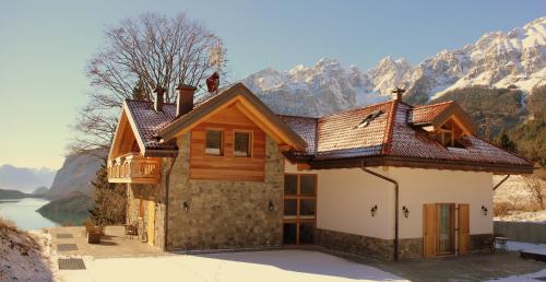 a house with a view of a mountain at Agriturismo Ai Castioni in Molveno