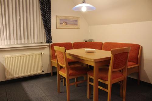 a waiting room with a table and chairs at Haus Kleemann in Norderney