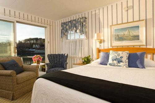 Llit o llits en una habitació de Dockside Guest Quarters