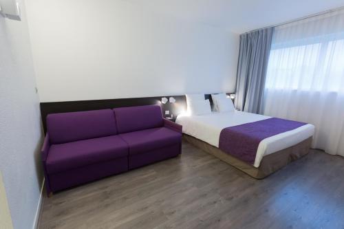 Postel nebo postele na pokoji v ubytování Novotel Poitiers Site du Futuroscope
