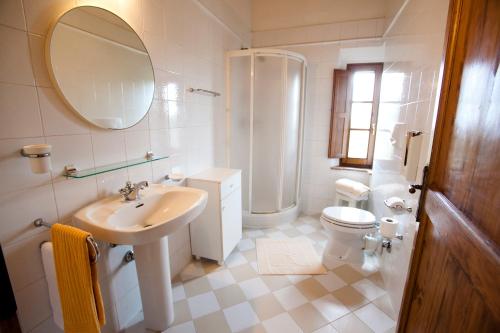 A bathroom at Il Rosolaccio
