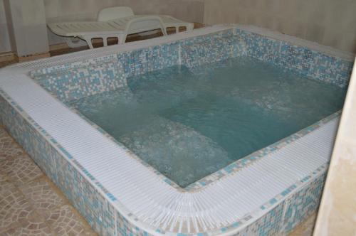 בריכת השחייה שנמצאת ב-Hotel Gazei או באזור