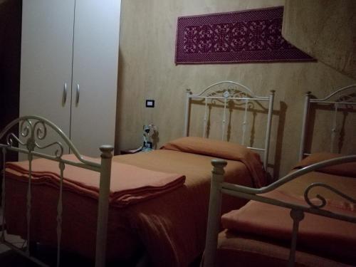 Casa Signorile tesisinde bir odada yatak veya yataklar