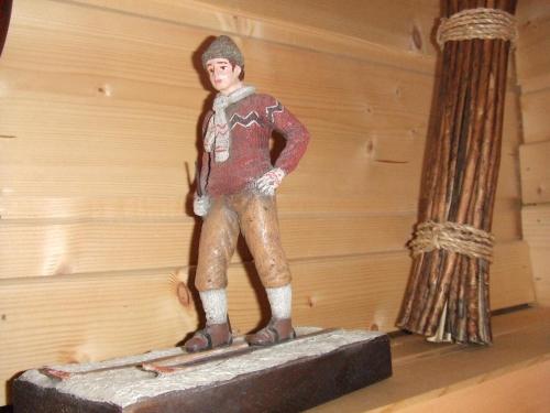a wooden figurine of a man on a wall at LE QUARTZ DES HAUTES-VOSGES in Xonrupt-Longemer