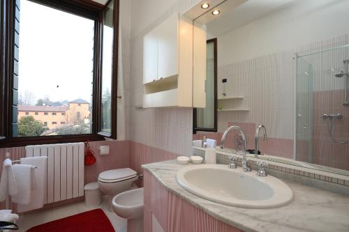 Kamar mandi di VILLA LA FENICE Locazione Turistica