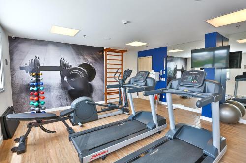 a gym with several tread machines in a room at Transamerica Fit Jacareí in Jacareí