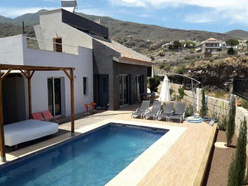 a villa with a swimming pool and a house at VILLA Atlantico Views in Candelaria